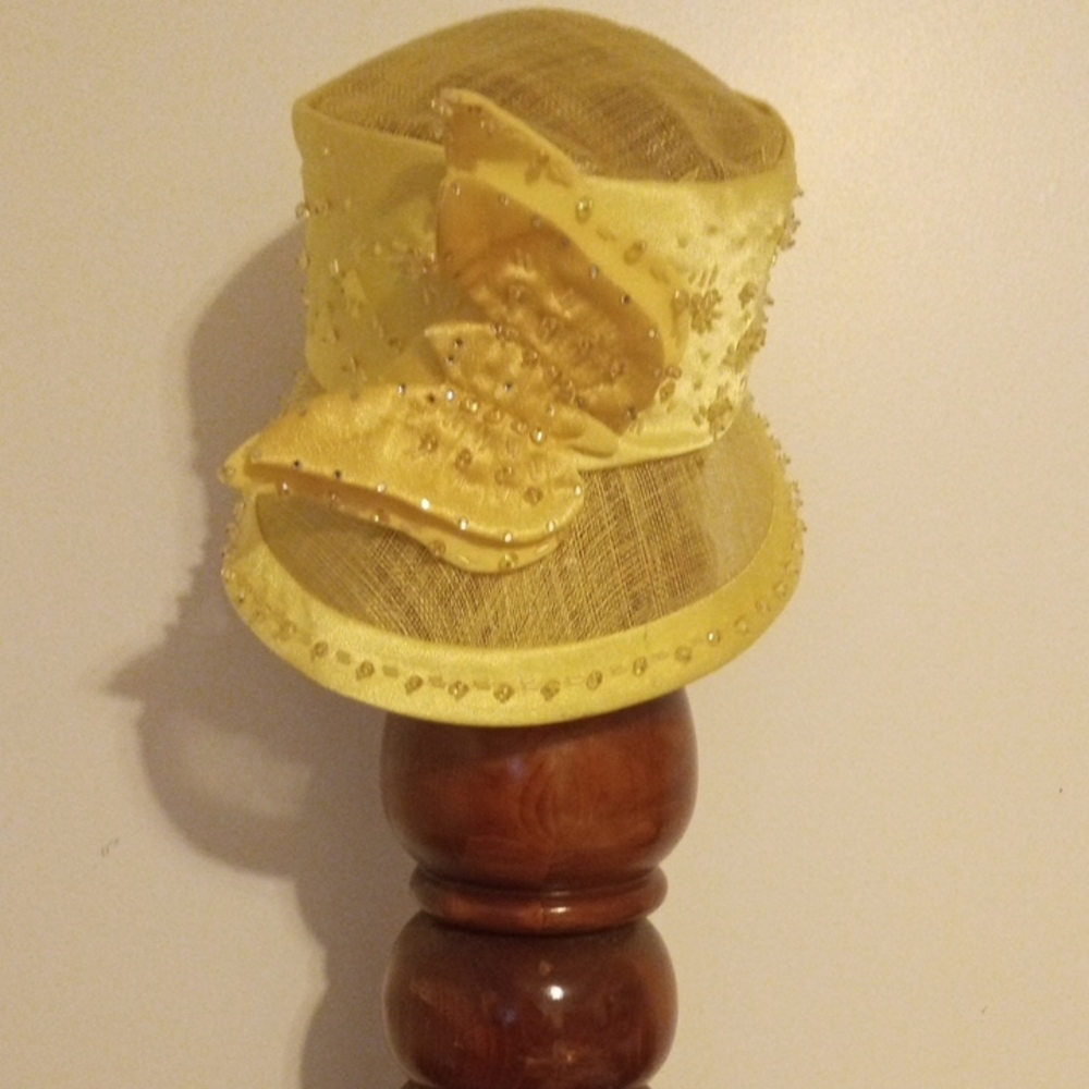 Chic Yellow Women's Hat with Floral Accents